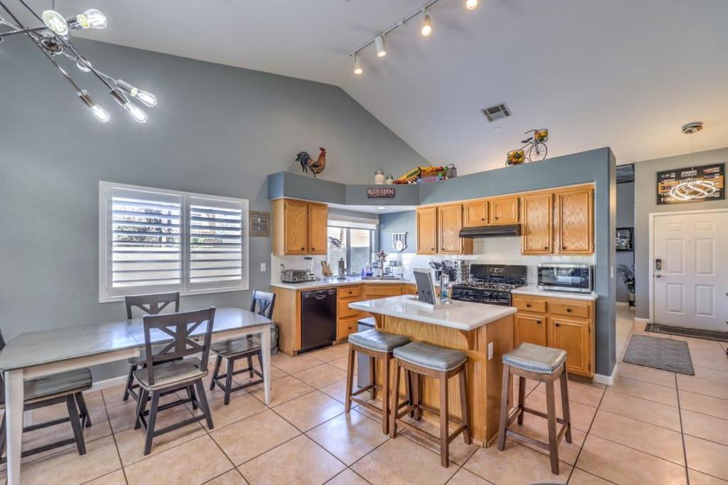 Family Fun For Everyone In Las Vegas- 4 Bedrooms, Billiards, Game Room Henderson Esterno foto