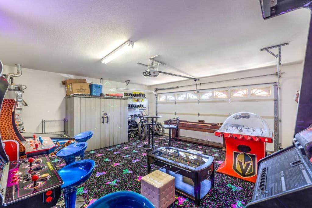 Family Fun For Everyone In Las Vegas- 4 Bedrooms, Billiards, Game Room Henderson Esterno foto