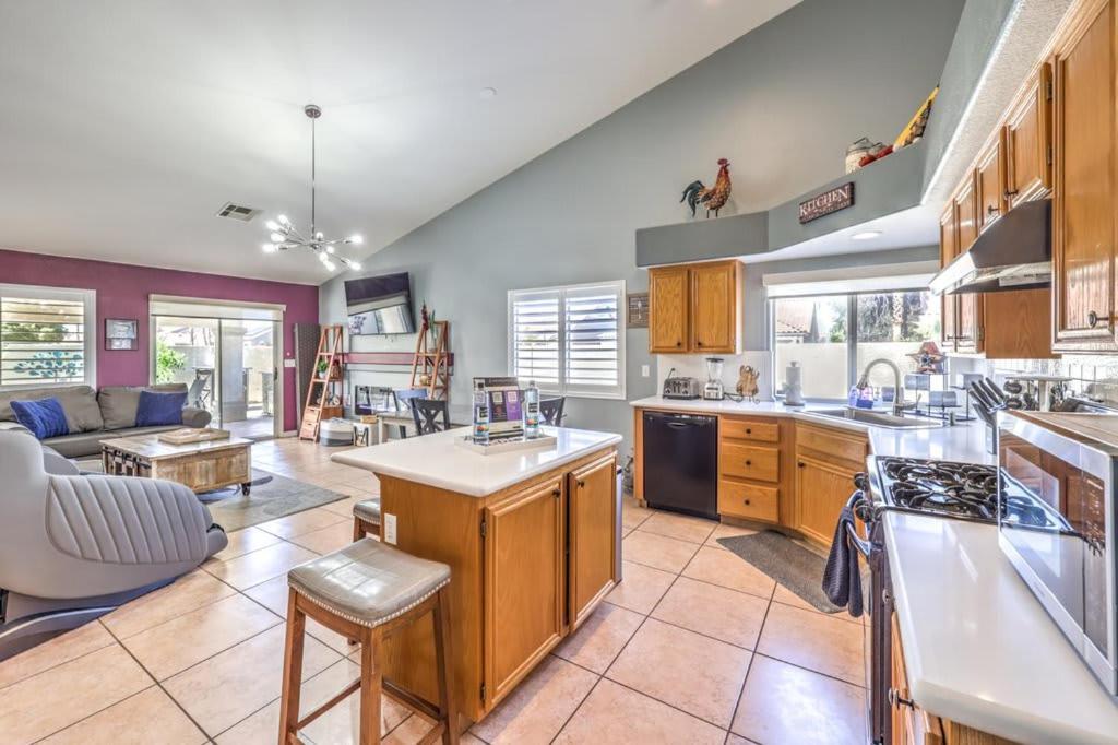 Family Fun For Everyone In Las Vegas- 4 Bedrooms, Billiards, Game Room Henderson Esterno foto