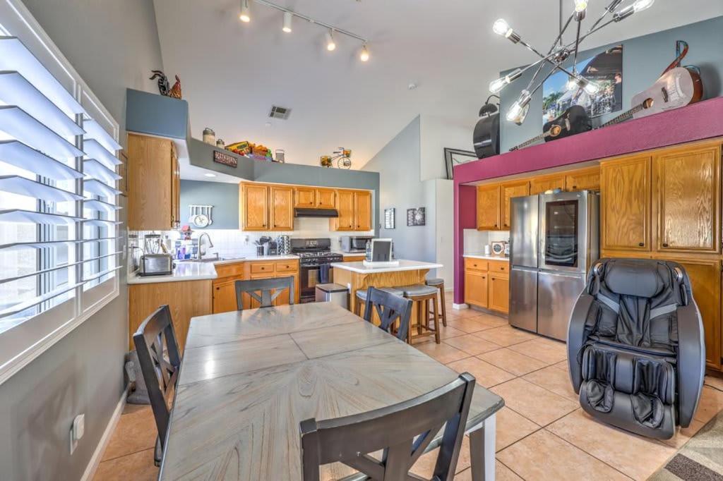 Family Fun For Everyone In Las Vegas- 4 Bedrooms, Billiards, Game Room Henderson Esterno foto